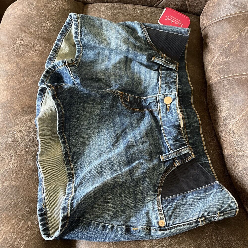 NWT Side Panel Midi Maternity Jean Shorts - Isabel Maternity 10